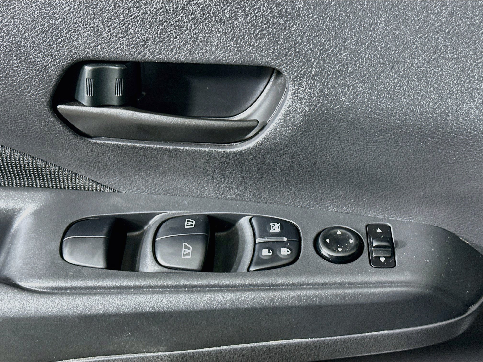 Used 2025 Nissan Kicks Play S FWD image 15