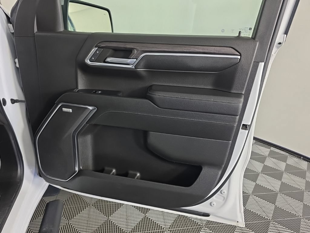 Used 2023 Chevrolet Silverado 1500 LTZ w/ LTZ Convenience Package II AWD/4WD image 35