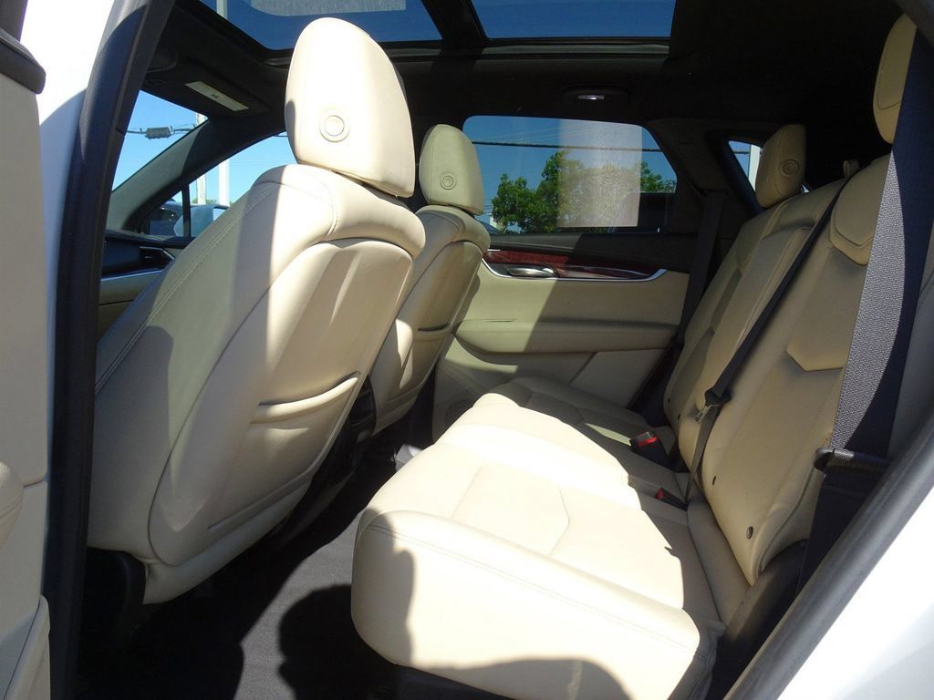 Used 2017 Cadillac XT5 Luxury w/ Driver Awareness Package FWD image 15