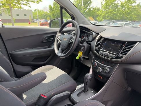 Used 2018 Chevrolet Trax LS w/ LPO, Cargo Package AWD/4WD image 32