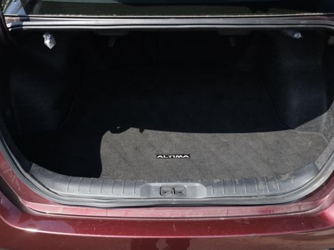 Used 2024 Nissan Altima 2.5 SV image 14