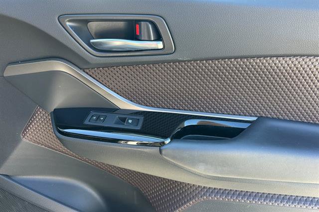 Used 2019 Toyota C-HR Limited FWD image 18