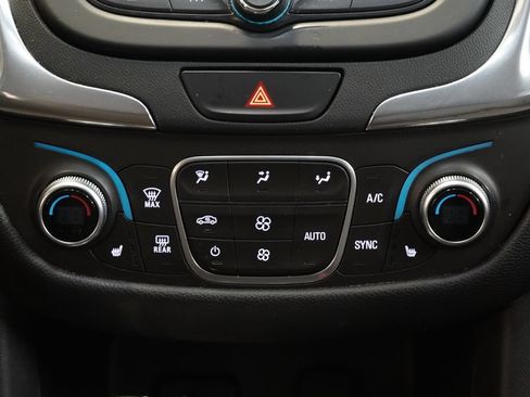 Used 2018 Chevrolet Equinox LT FWD image 21