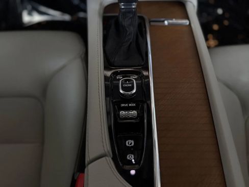 Used 2016 Volvo XC90 T6 Momentum image 35