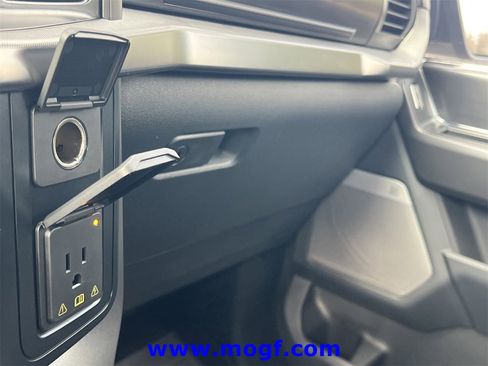 Used 2025 Ford F150 Lariat w/ Equipment Group 501A Mid image 13