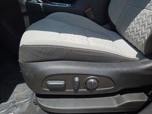 Used 2022 Chevrolet Equinox LT FWD image 24