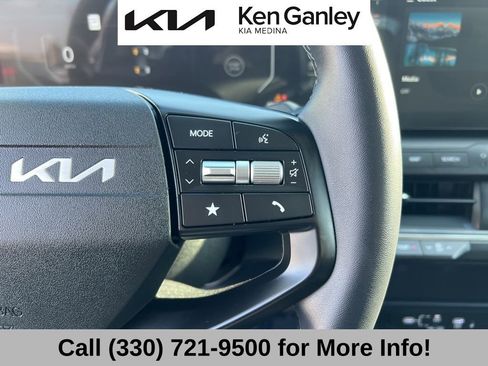 Certified 2025 Kia K4 EX image 32
