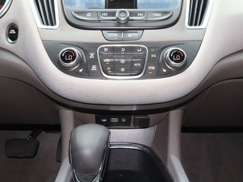 Used 2021 Chevrolet Malibu LT FWD image 11