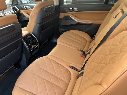 Certified 2025 BMW X7 xDrive40i w/ Premium Package image 16