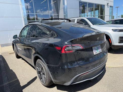 Used 2021 Tesla Model Y Long Range AWD/4WD image 4
