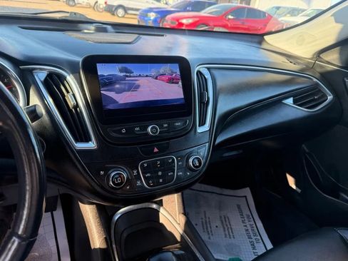 Used 2021 Chevrolet Malibu Premier FWD image 18