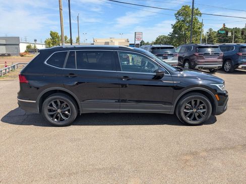 Used 2024 Volkswagen Tiguan SE image 33