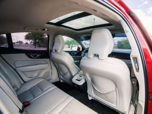 Used 2020 Volvo S60 T6 Momentum image 18