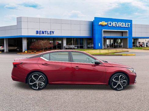 Used 2023 Nissan Altima 2.5 SR w/ SR Premium Package image 6