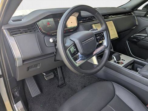 New 2025 Land Rover Range Rover SE image 3