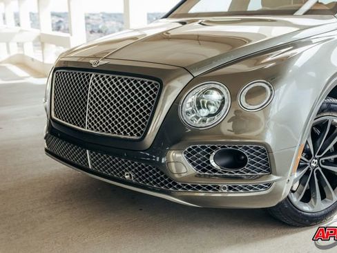 Used 2017 Bentley Bentayga image 27