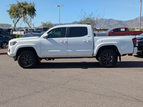 Used 2023 Toyota Tacoma SR AWD/4WD image 6
