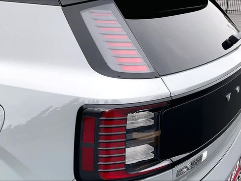 New 2026 Volvo EX30 Cross Country Ultra image 25