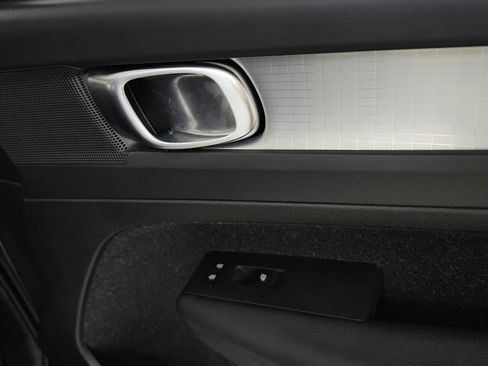 Used 2020 Volvo XC40 T4 Momentum FWD image 31