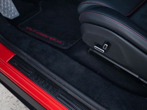 Used 2025 Ferrari Purosangue AWD/4WD image 32