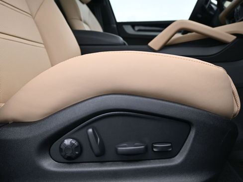 Used 2026 Porsche Cayenne Coupe image 15