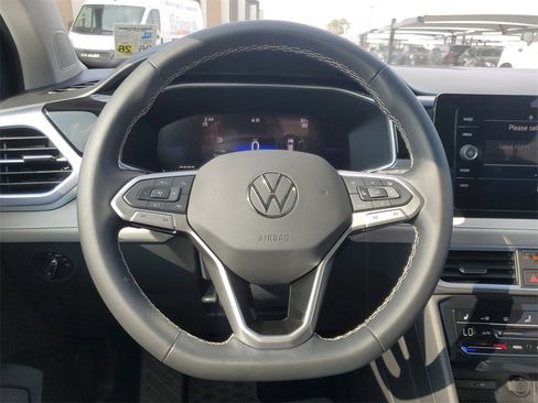 Used 2025 Volkswagen Taos SE image 18