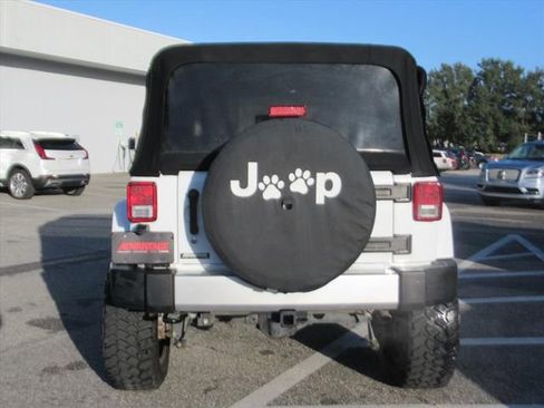 Used 2017 Jeep Wrangler Unlimited Sahara w/ Connectivity Group image 5