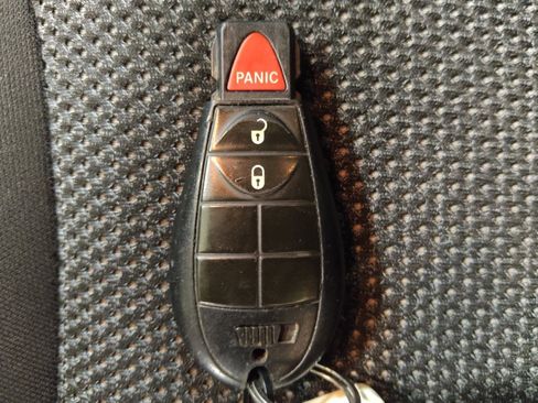 Used 2020 Jeep Cherokee Latitude FWD image 32