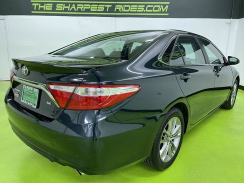 Used 2017 Toyota Camry SE image 10