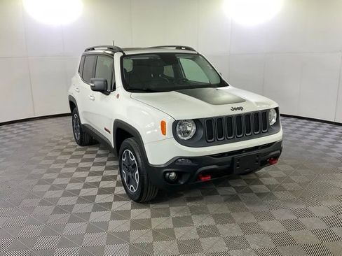 Used 2015 Jeep Renegade Trailhawk w/ Premium Leather Group image 3