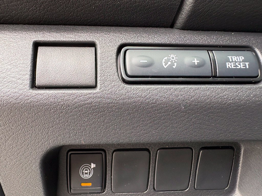 Used 2025 Nissan Frontier SV AWD/4WD image 17