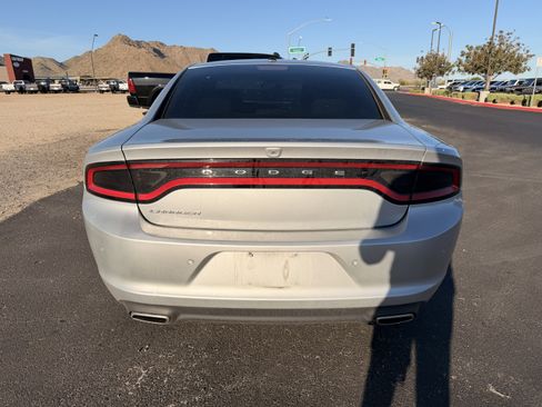 Used 2019 Dodge Charger SXT RWD image 4