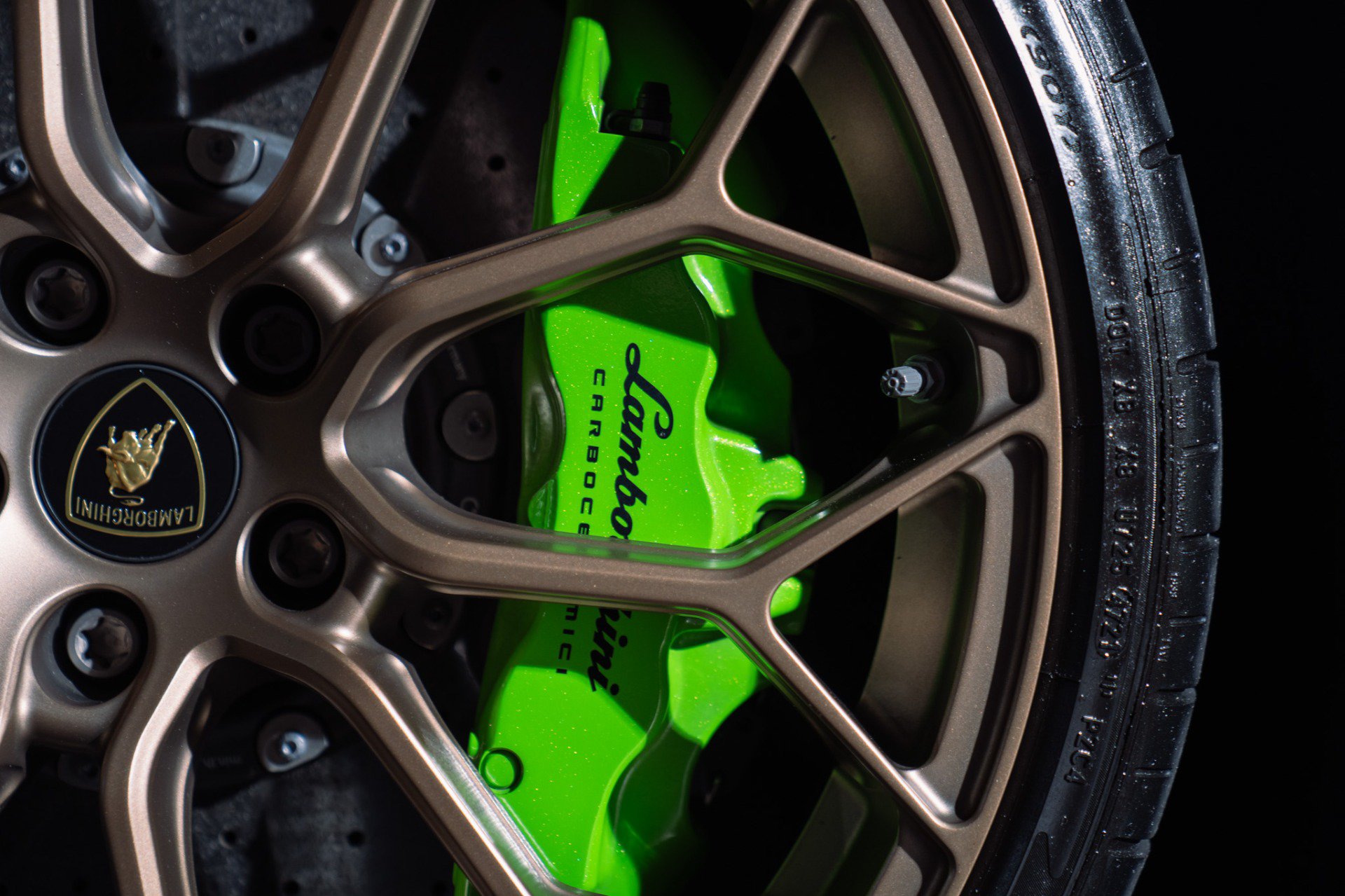 Used 2018 Lamborghini Huracan Performante AWD/4WD image 14