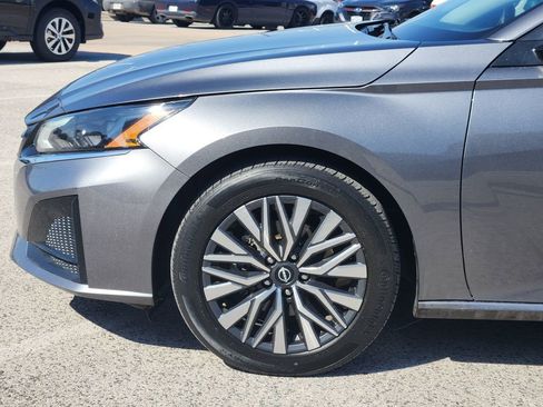 Used 2024 Nissan Altima 2.5 SV image 6