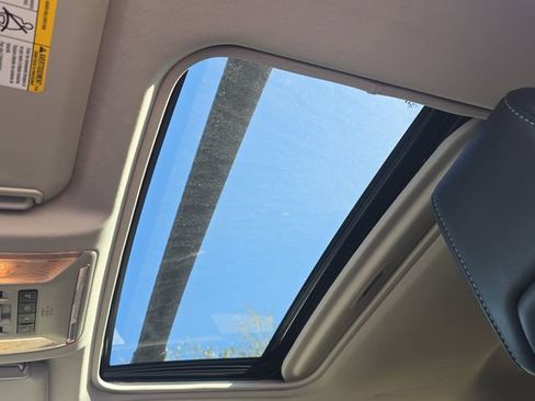 Used 2020 Toyota RAV4 XLE Premium image 29