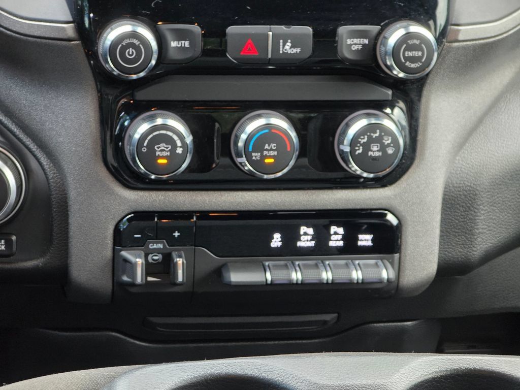 Used 2025 RAM 1500 Warlock AWD/4WD image 34