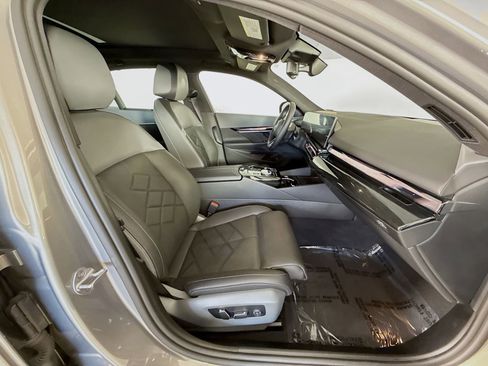 Used 2024 BMW i5 eDrive40i w/ Executive Package image 30