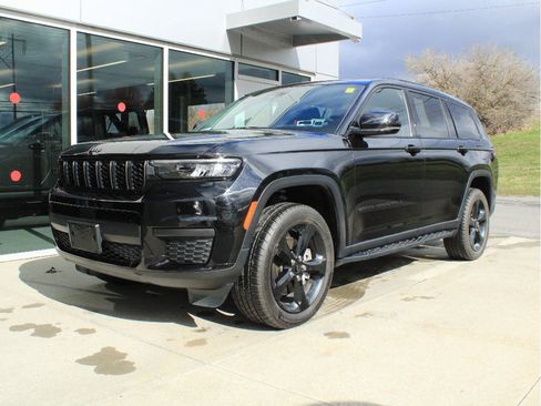 Used 2023 Jeep Grand Cherokee L Laredo image 3