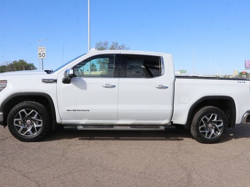 Used 2024 GMC Sierra 1500 SLT AWD/4WD image 4