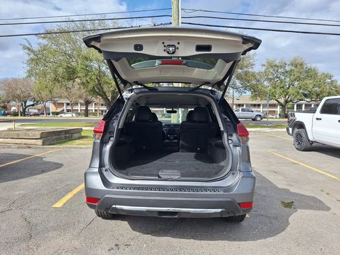 Used 2018 Nissan Rogue SV image 23