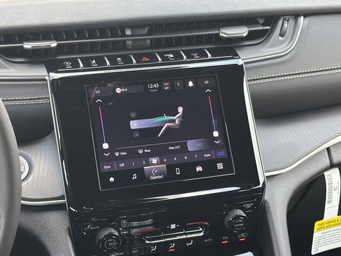 New 2026 Jeep Grand Cherokee Laredo image 33