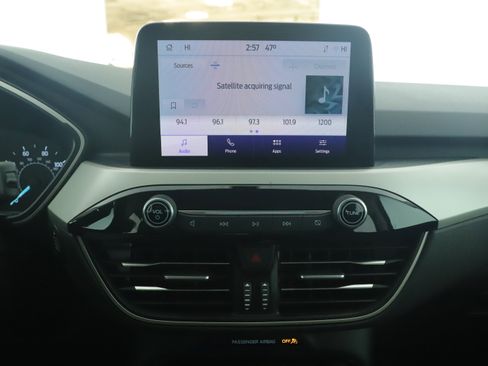 Certified 2022 Ford Escape SE w/ SE Sport Appearance Package image 9