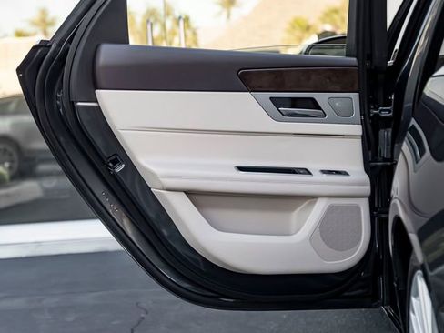 Used 2017 Jaguar XF Prestige image 23