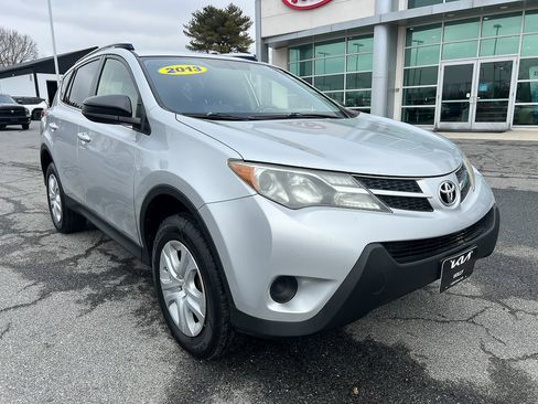 Used 2013 Toyota RAV4 LE image 10