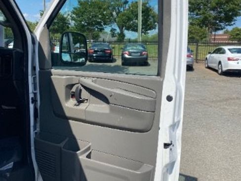Used 2014 Chevrolet Express 2500 RWD image 14