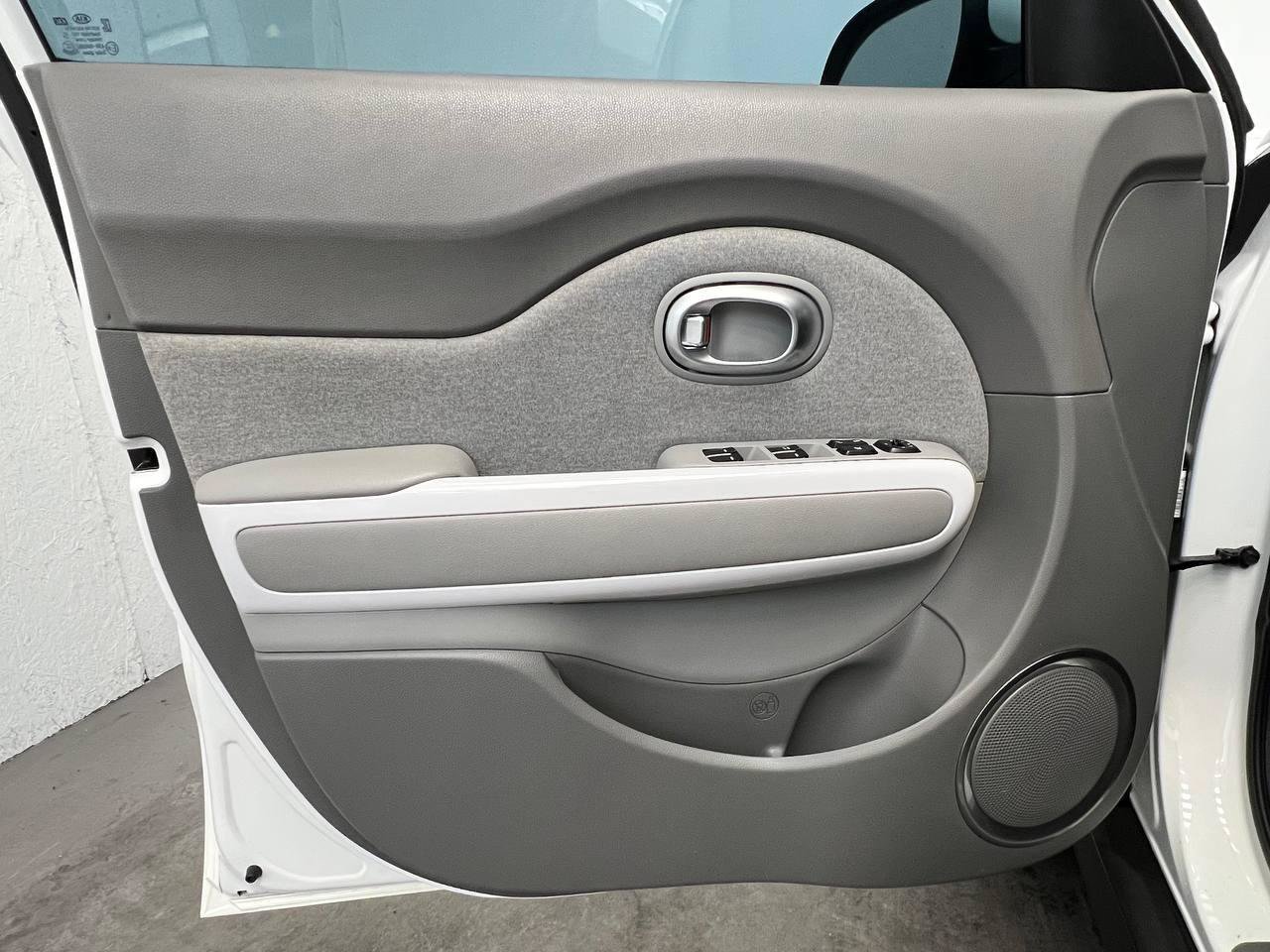 Used 2016 Kia Soul EV FWD image 7