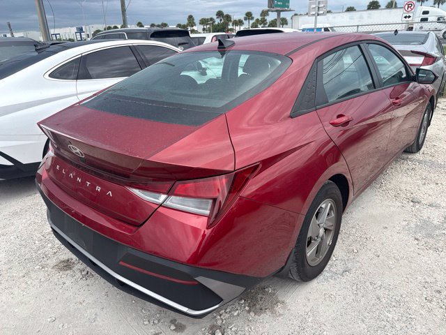 Used 2025 Hyundai Elantra SE FWD image 6