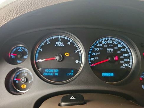 Used 2013 Chevrolet Tahoe LT RWD image 16