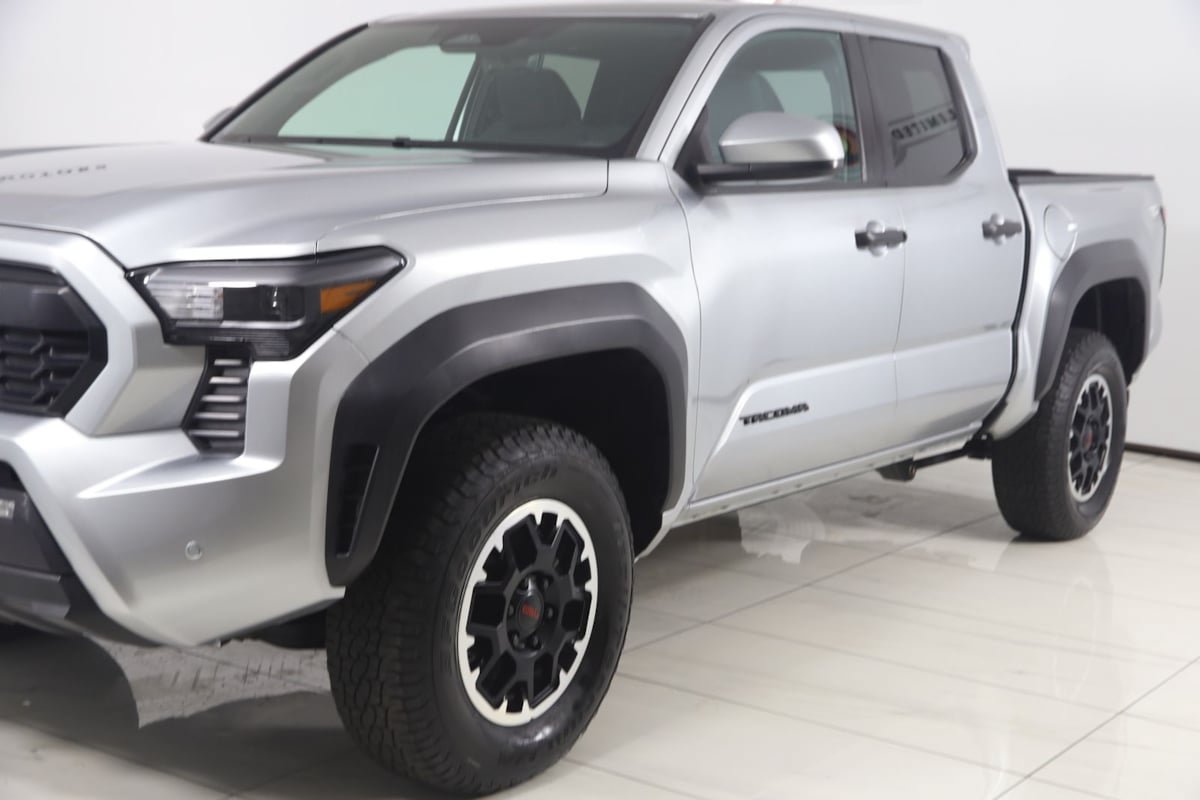 Used 2024 Toyota Tacoma TRD Off-Road AWD/4WD image 43