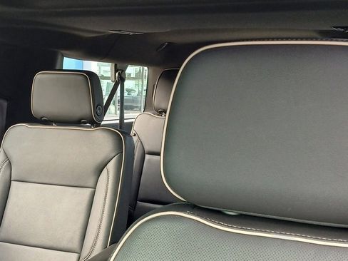 Used 2021 GMC Yukon XL SLT w/ SLT Premium Package image 11